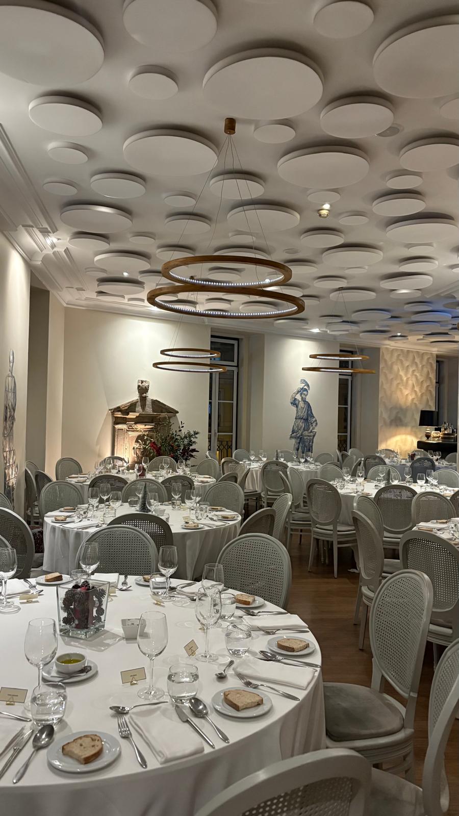 Mesa com vista para os azuleijos