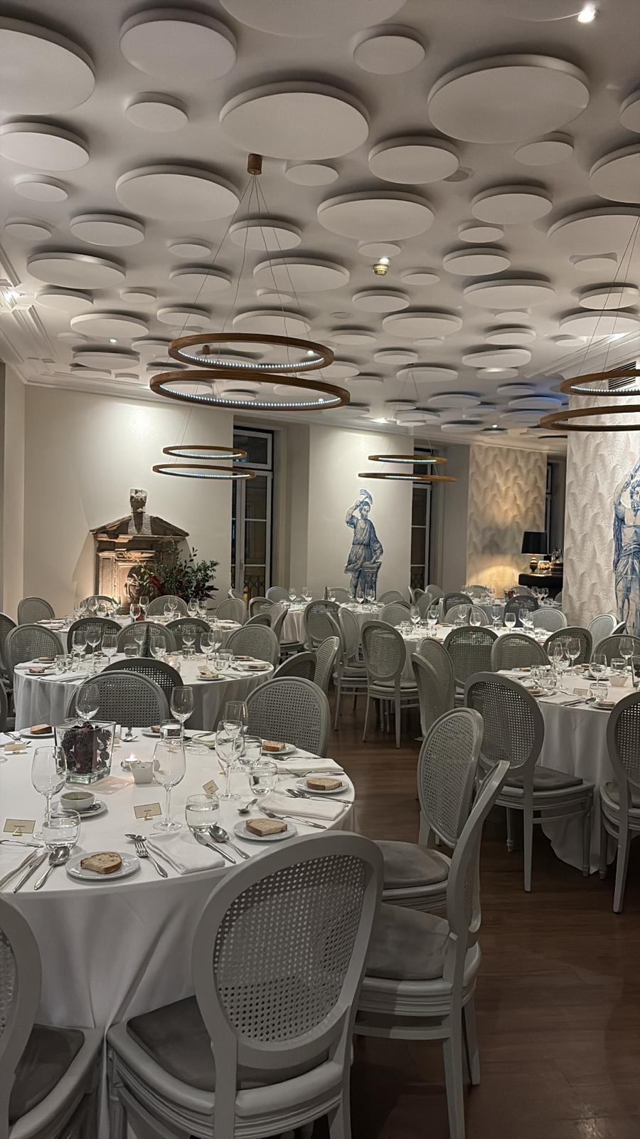 Mesa com vista para os azuleijos